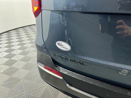 2025 Kia Carnival Hybrid SX