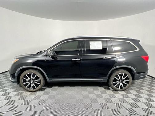 Crystal Black Pearl 2019 Honda Pilot Elite