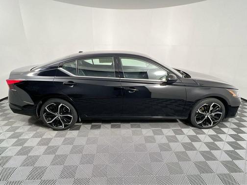 2025 Nissan Altima SR FWD