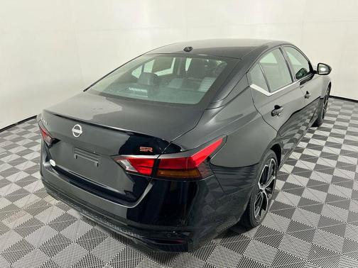 2025 Nissan Altima SR FWD