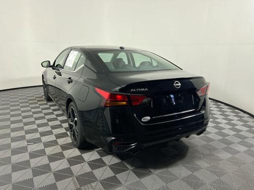 2025 Nissan Altima SR FWD