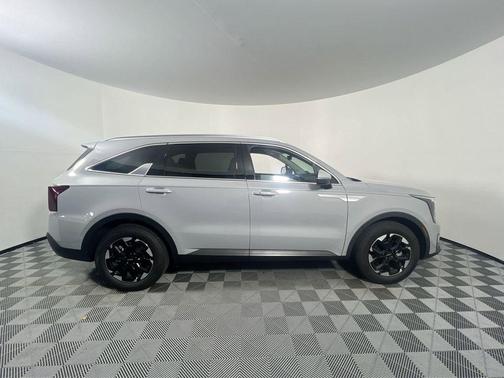 Wolf Gray 2026 Kia Sorento S
