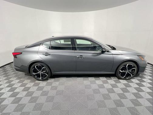 2025 Nissan Altima SR FWD