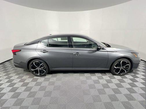 2025 Nissan Altima SR FWD