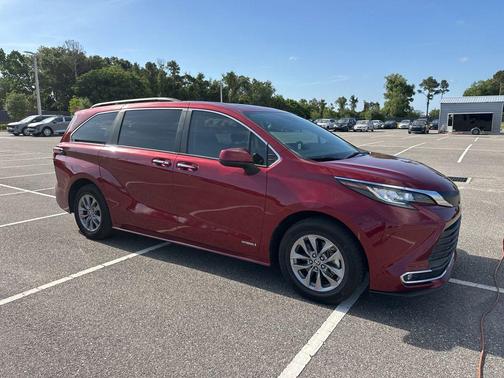 Ruby Flare Pearl 2021 Toyota Sienna XLE 8 Passenger