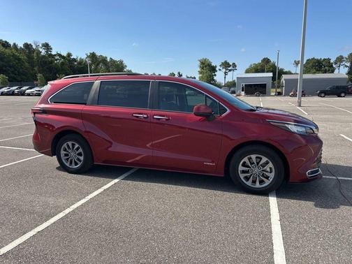 Ruby Flare Pearl 2021 Toyota Sienna XLE 8 Passenger