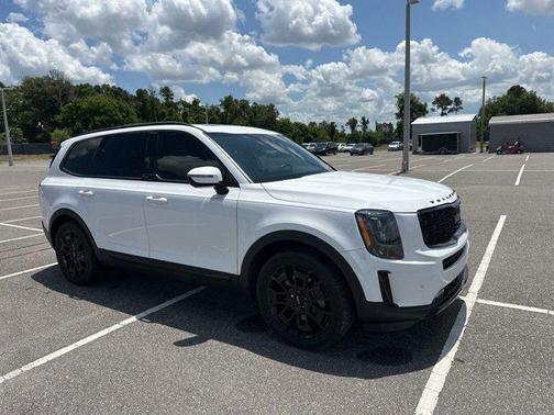 Glacial White Pearl 2022 Kia Telluride SX