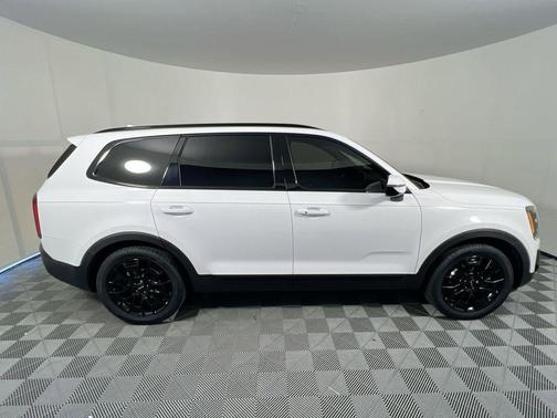 Glacial White Pearl 2022 Kia Telluride SX
