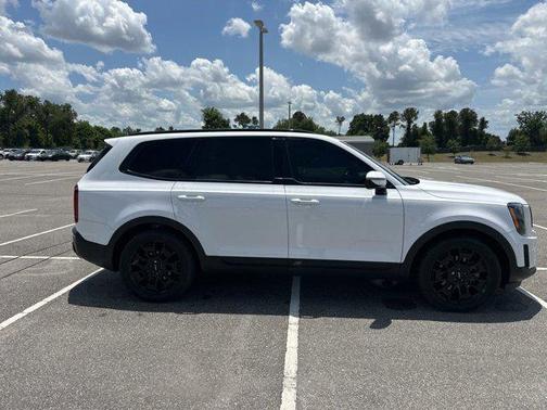 Glacial White Pearl 2022 Kia Telluride SX