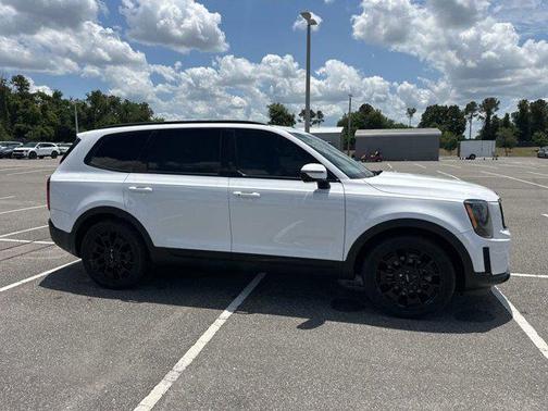 Glacial White Pearl 2022 Kia Telluride SX
