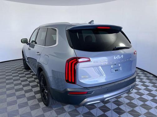 Everlasting Silver 2022 Kia Telluride SX