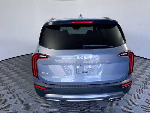 Everlasting Silver 2022 Kia Telluride SX