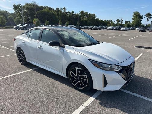 Aspen White Tricoat/Super Black 2024 Nissan Sentra SR