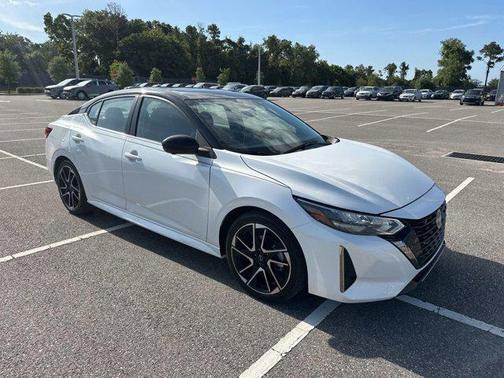 Aspen White Tricoat/Super Black 2024 Nissan Sentra SR