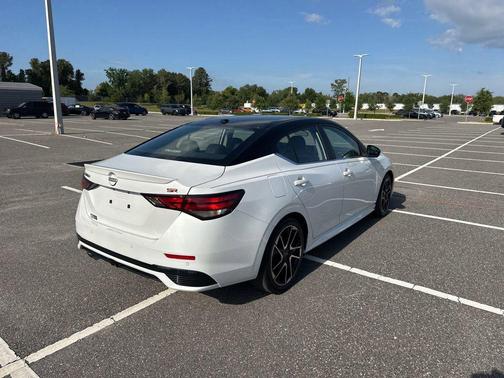 Aspen White Tricoat/Super Black 2024 Nissan Sentra SR