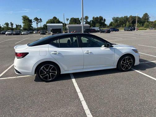 Aspen White Tricoat/Super Black 2024 Nissan Sentra SR