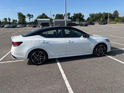 Aspen White Tricoat/Super Black 2024 Nissan Sentra SR