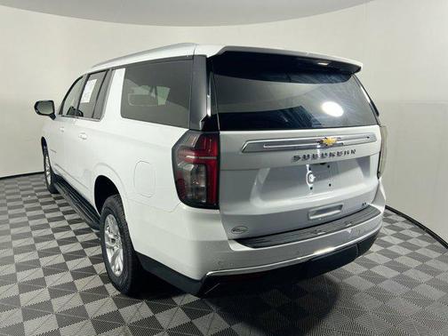 2023 Chevrolet Suburban LT