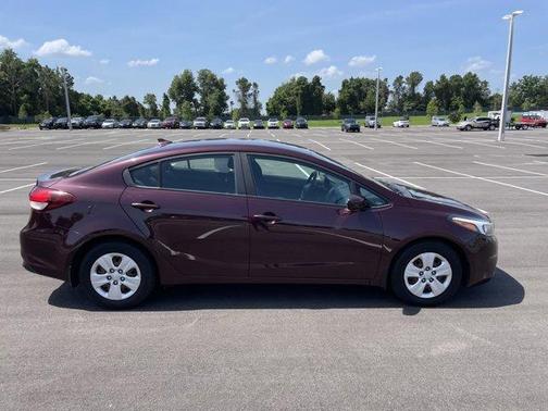 Photo 2 of 13 of 2017 Kia Forte LX