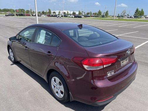 Photo 5 of 13 of 2017 Kia Forte LX