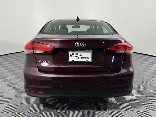 Photo 4 of 32 of 2017 Kia Forte LX