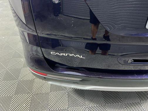2023 Kia Carnival LX