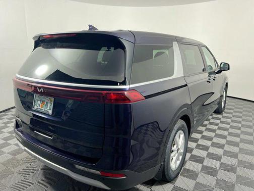 2023 Kia Carnival LX
