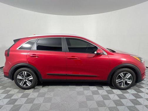 2022 Kia Niro LXS