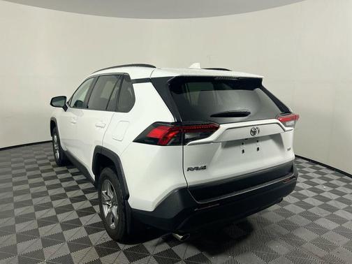Ice Cap 2025 Toyota RAV4 XLE