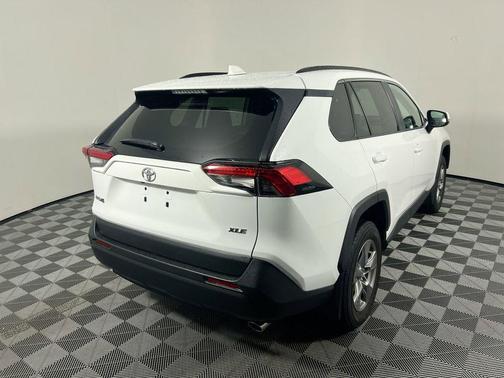 Ice Cap 2025 Toyota RAV4 XLE