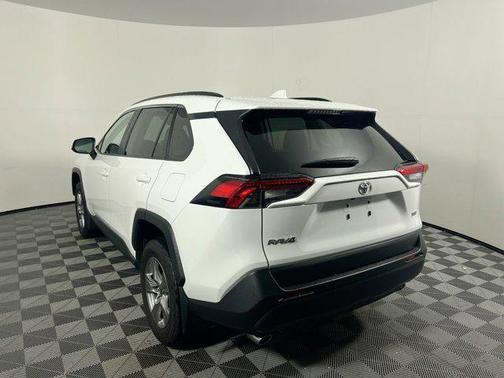 Ice Cap 2025 Toyota RAV4 XLE