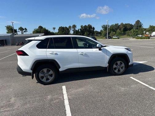 Ice Cap 2025 Toyota RAV4 XLE