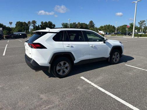Ice Cap 2025 Toyota RAV4 XLE