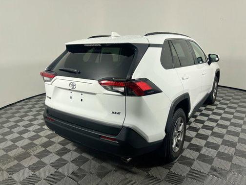 Ice Cap 2025 Toyota RAV4 XLE
