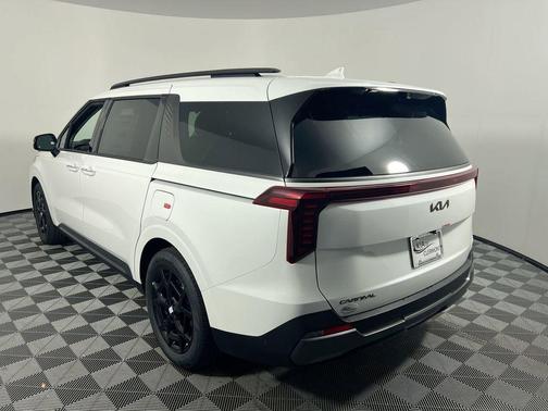 Snow White Pearl 2026 Kia Carnival SX