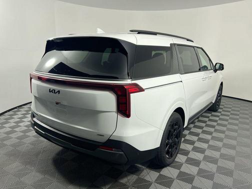 Snow White Pearl 2026 Kia Carnival SX