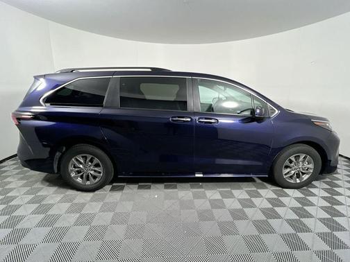 2024 Toyota Sienna XLE
