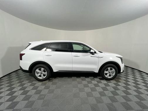 Glacial White Pearl 2026 Kia Sorento LX