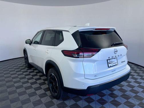 Everest White Pearl 2024 Nissan Rogue SV