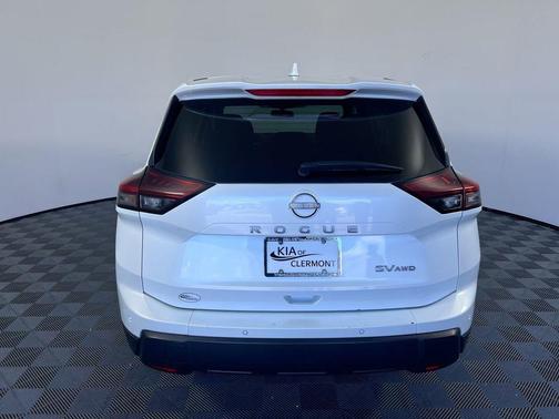 Everest White Pearl 2024 Nissan Rogue SV