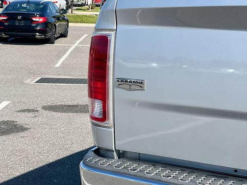 2017 RAM 2500 Laramie Crew Cab 4x4 6'4' Box