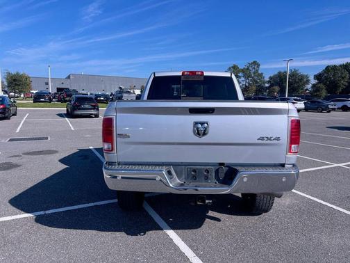 2017 RAM 2500 Laramie Crew Cab 4x4 6'4' Box