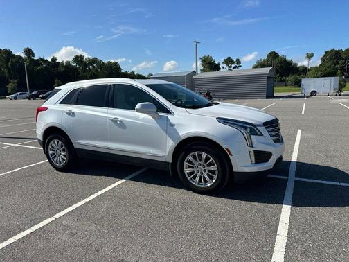 Crystal White Tricoat 2017 Cadillac XT5 Base