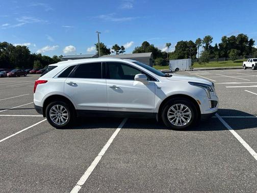 Crystal White Tricoat 2017 Cadillac XT5 Base