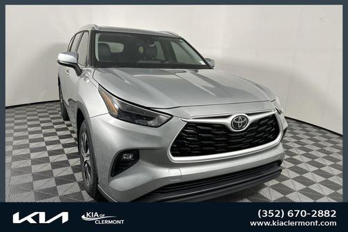 Celestial Silver Metallic 2024 Toyota Highlander XLE