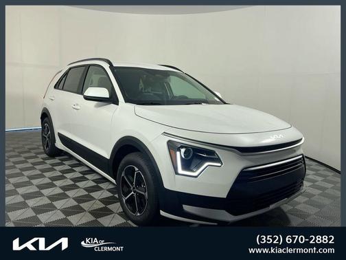 Snow White Pearl 2026 Kia Niro LX