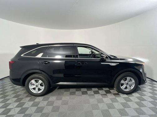 2025 Kia Sorento LX