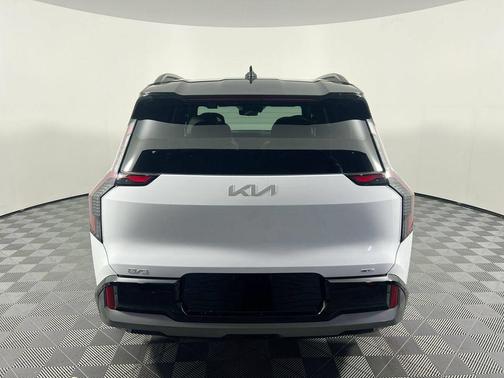 Glacial White Pearl/Ebony Black Roof 2026 Kia EV9 GT-Line