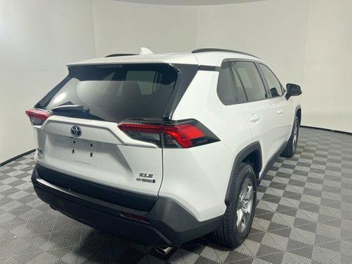 2022 Toyota RAV4 Hybrid XLE