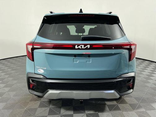 Pluton Blue 2024 Kia Seltos EX